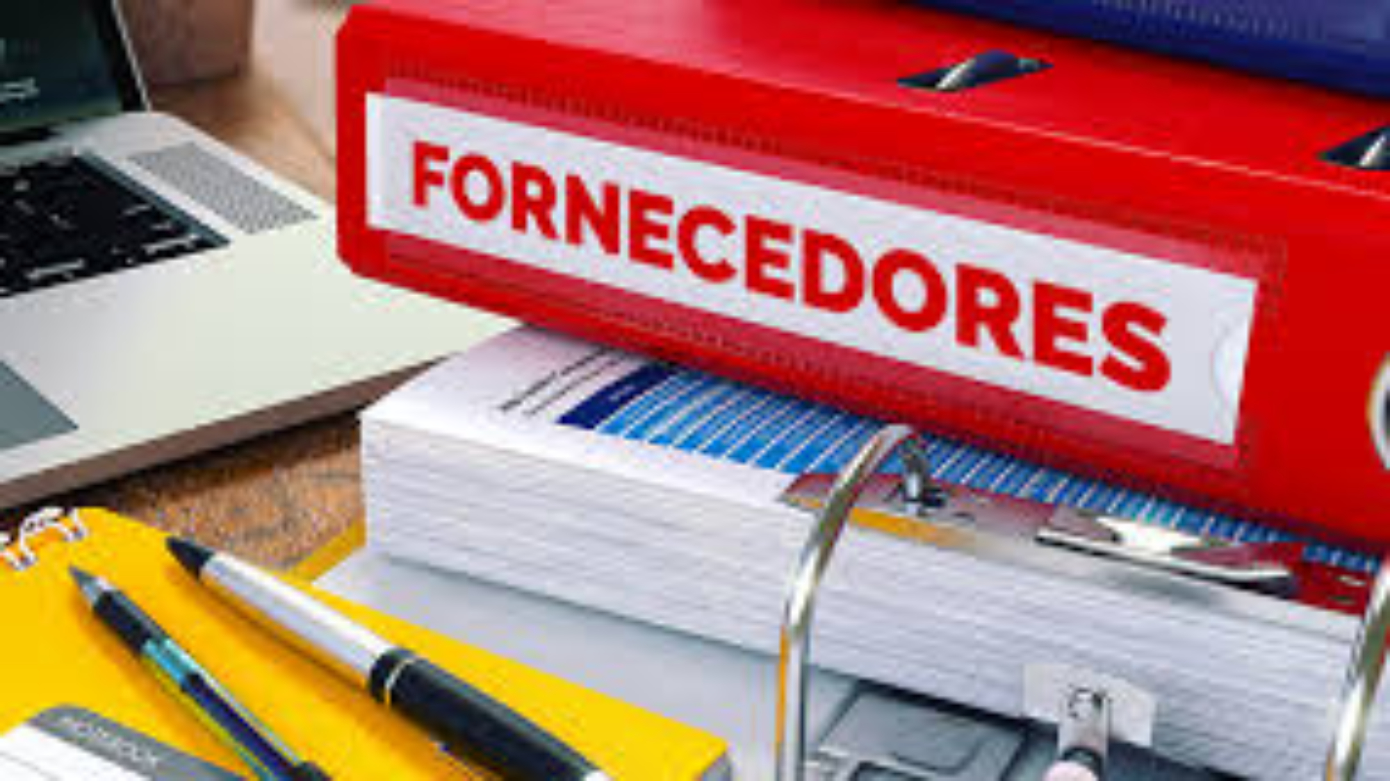 Imagem com livros empilhados, escrito "Fornecedores"